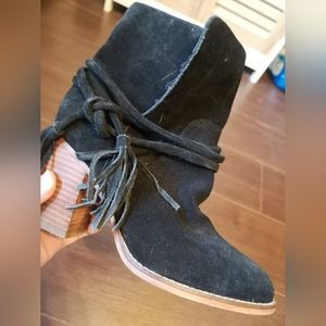 ALDO Black Ankle Boot Faux Suede Long Tassle Wrap Open Side Stacked Heel, sz 7.5